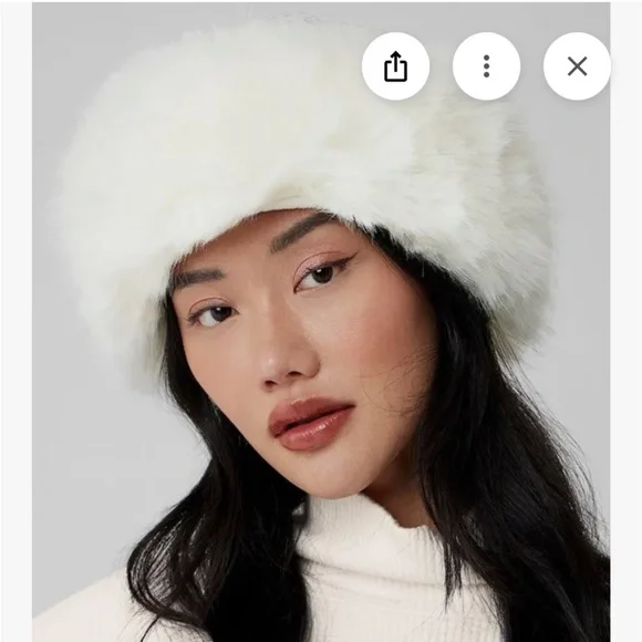 ALO Yoga | Accessories | Alo Yoga Opulent Faux Fur Wintersun  display picture 2